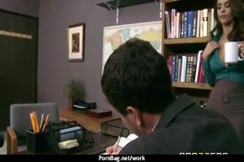 Filme porno mulher transa com um boneco enfravel